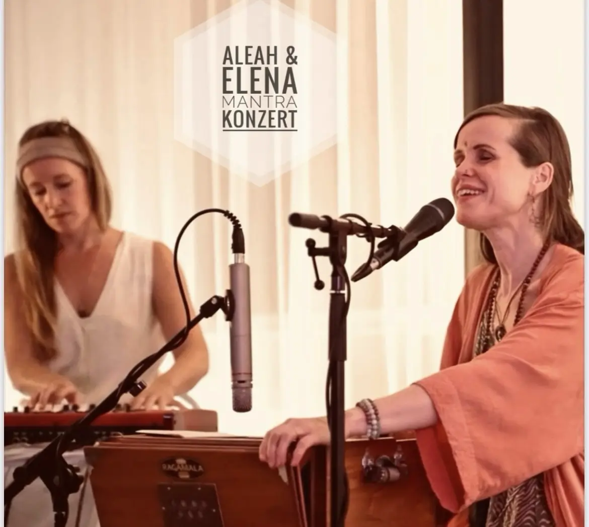 Aleah & Elena (The Love Keys) bei Surya Yoga